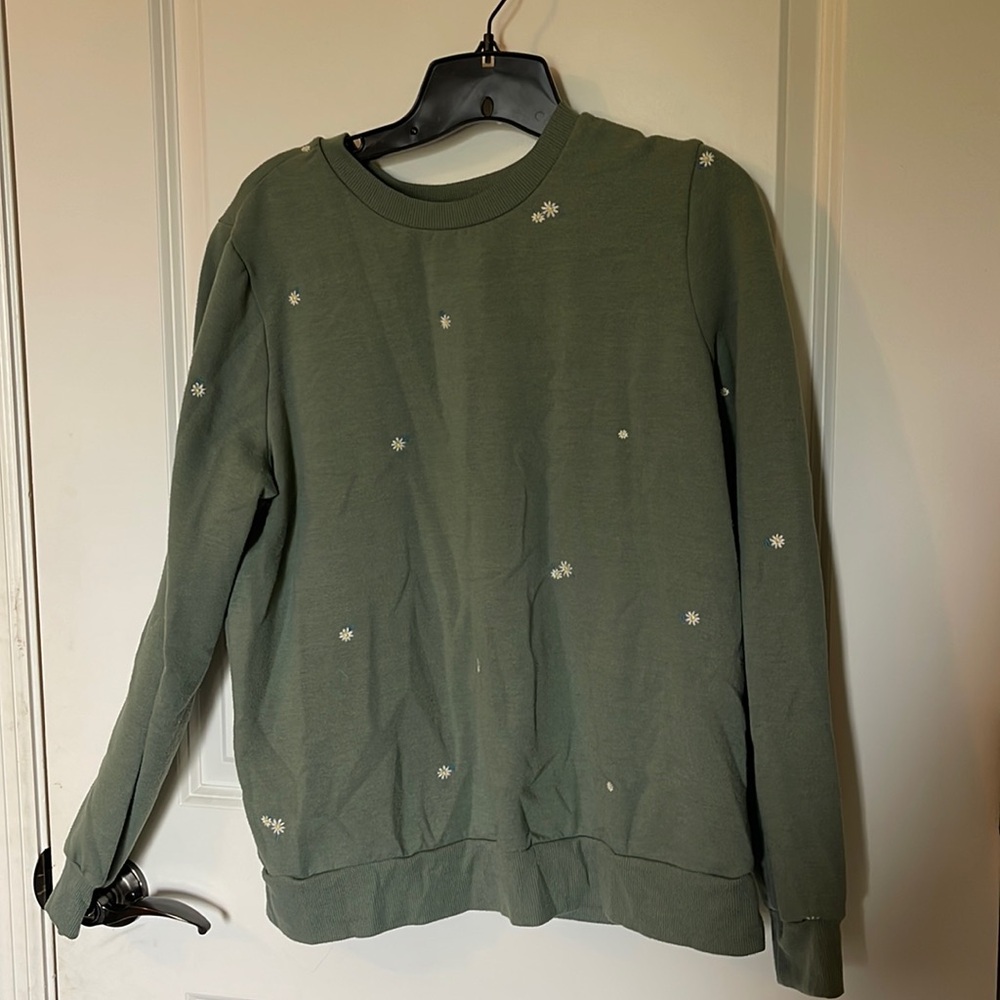 Olive green sweatshirt with embroidered daisy flowers EUC